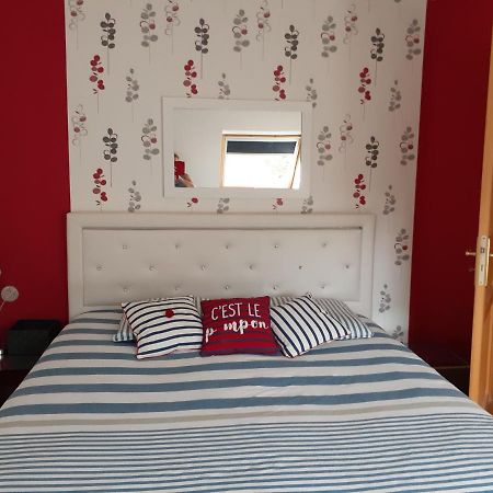 Chambre Au Nuit Etoile Et Jacuzzi Prive Bed & Breakfast Pleuven Екстериор снимка