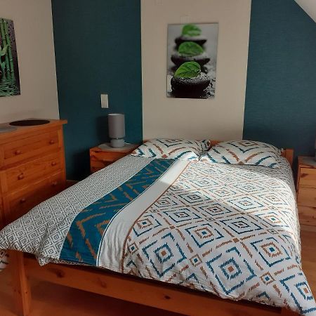 Chambre Au Nuit Etoile Et Jacuzzi Prive Bed & Breakfast Pleuven Екстериор снимка
